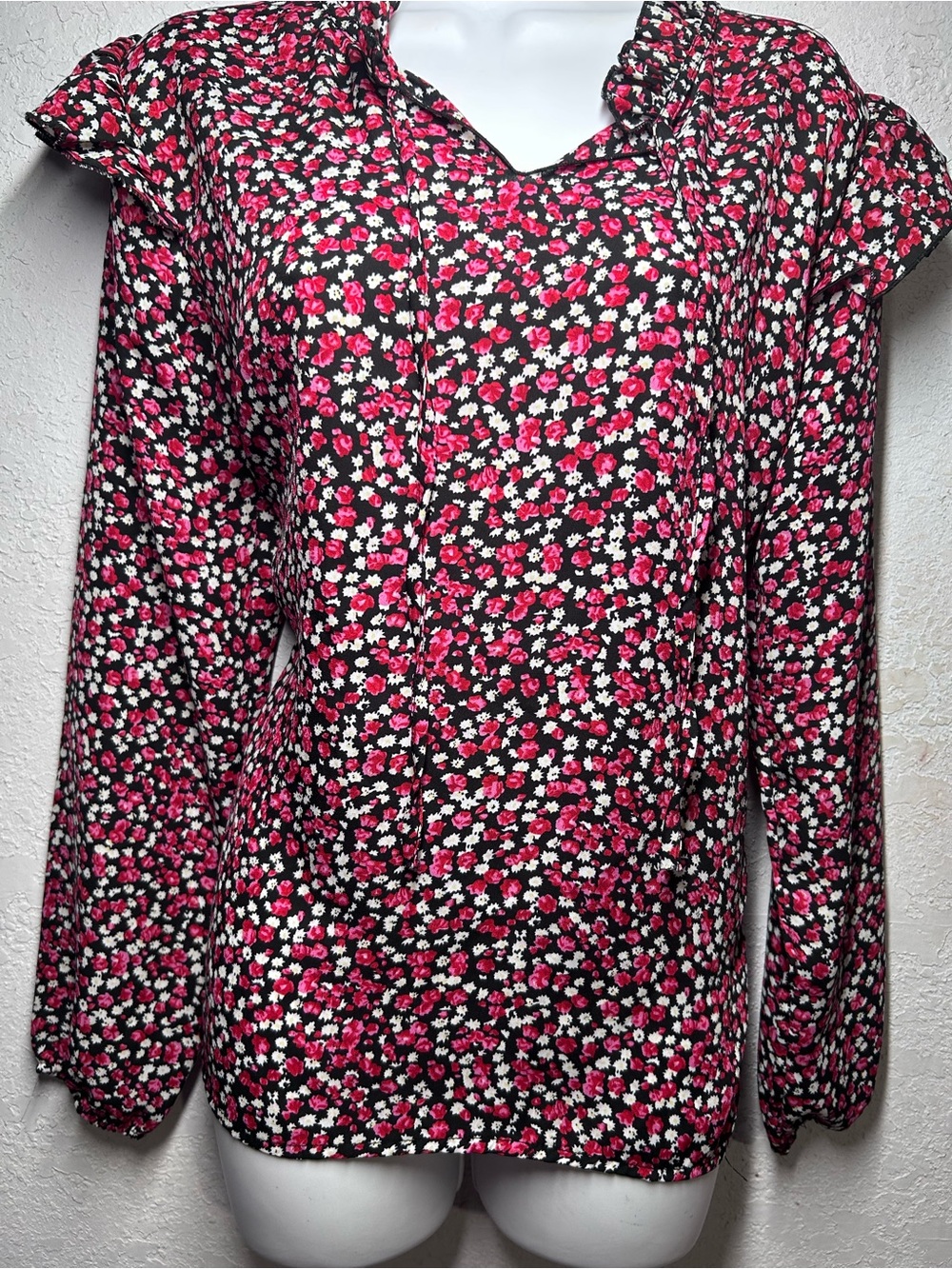 Jon & Ana Contemporary Floral Ruffle Neck Long-Sleeve Top in Black and Pink